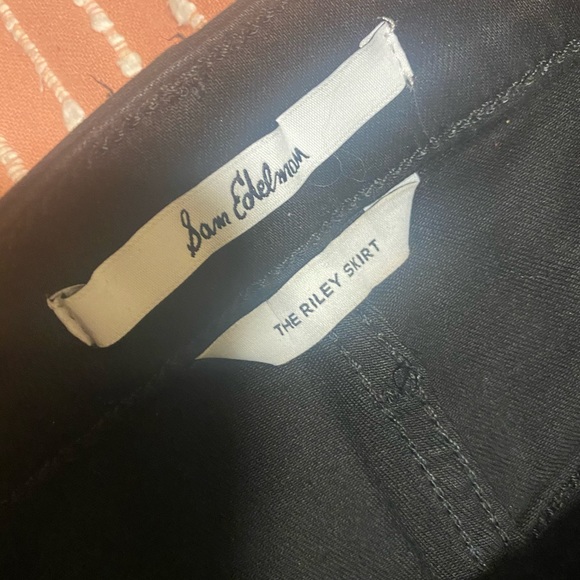 Black skirt - Picture 2 of 4